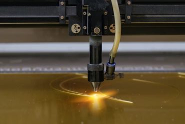 Découpe et impression sur-mesure pour tous matériaux : solutions créatives et personnalisées
