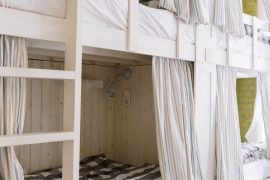 Rangement sous le lit : solutions pratiques qui gagnent de la place